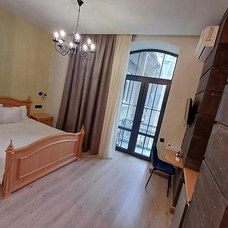 Old Avenue Hotel Gjoumri Kültér fotó
