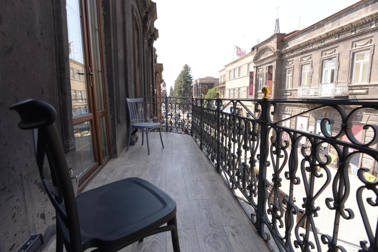Old Avenue Hotel Gjoumri Kültér fotó