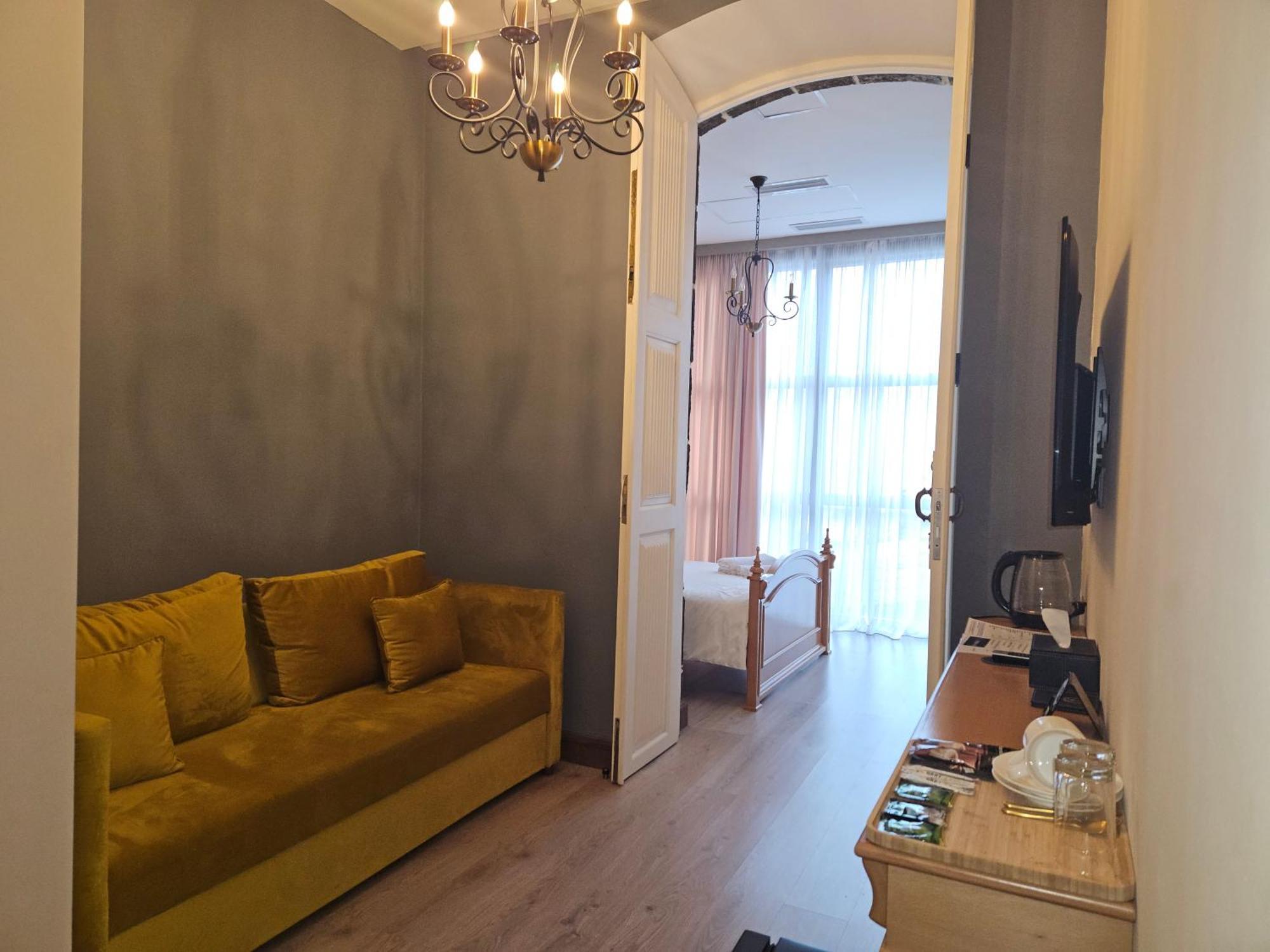 Old Avenue Hotel Gjoumri Kültér fotó