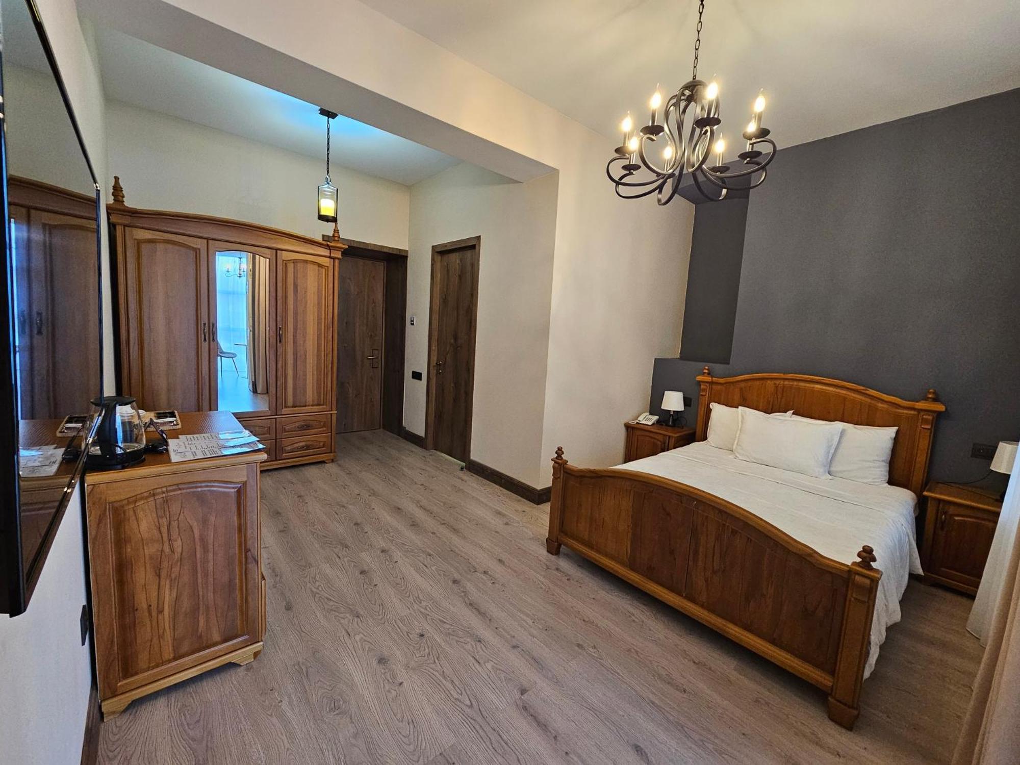 Old Avenue Hotel Gjoumri Kültér fotó