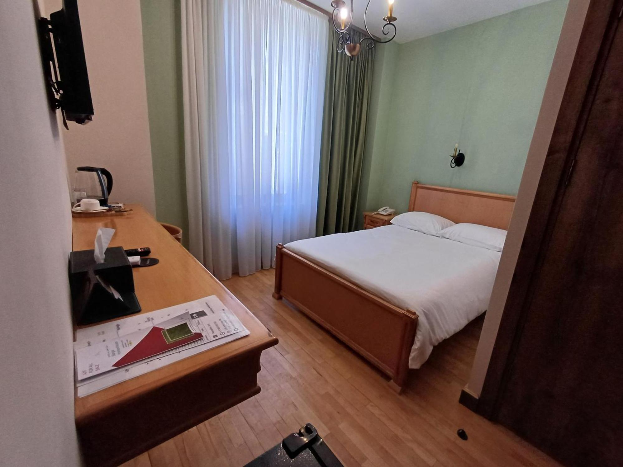 Old Avenue Hotel Gjoumri Kültér fotó