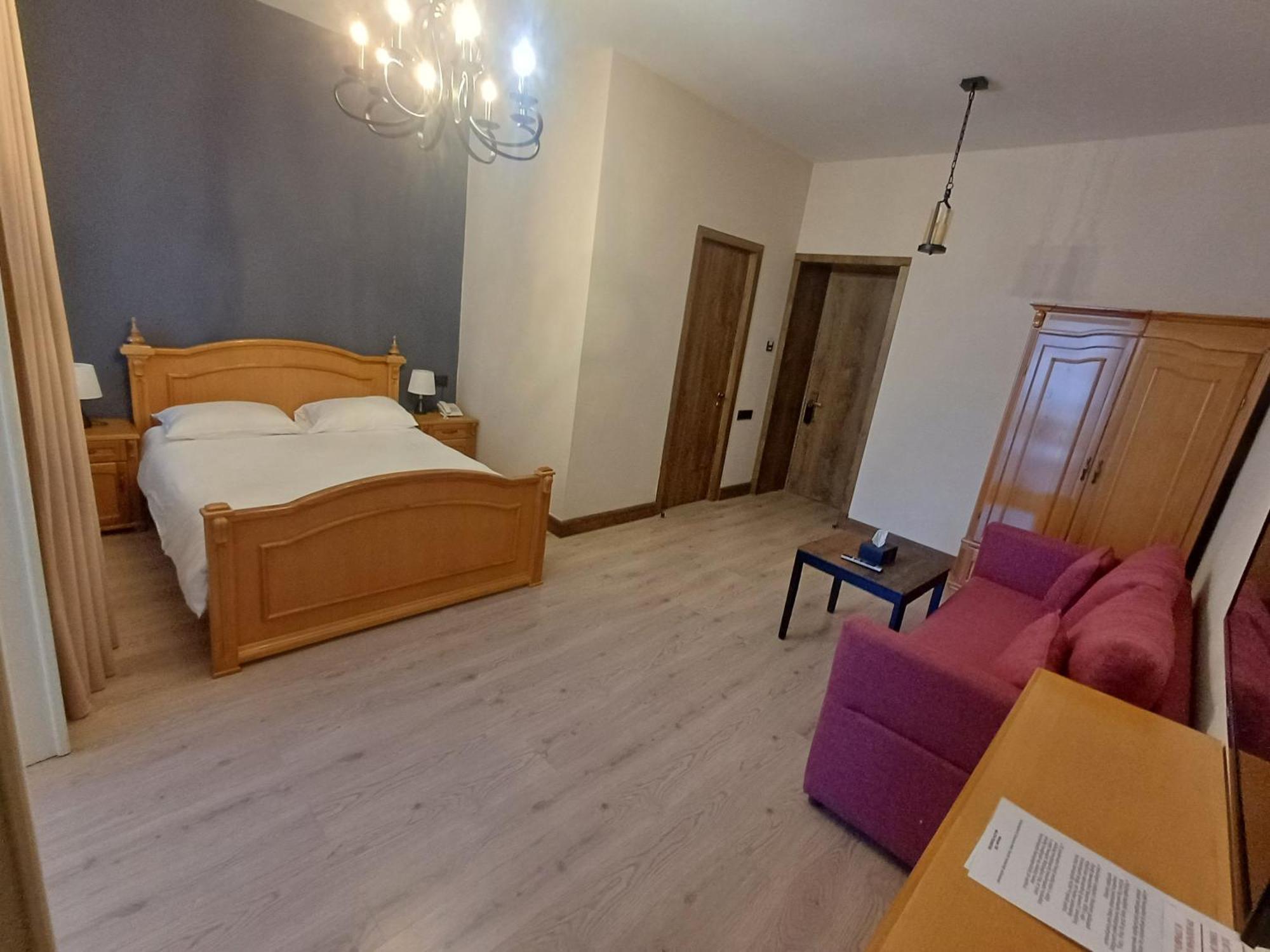 Old Avenue Hotel Gjoumri Kültér fotó